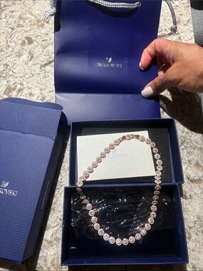 Swarovski authentic gorgeous UNA Rose gold Angelic necklace